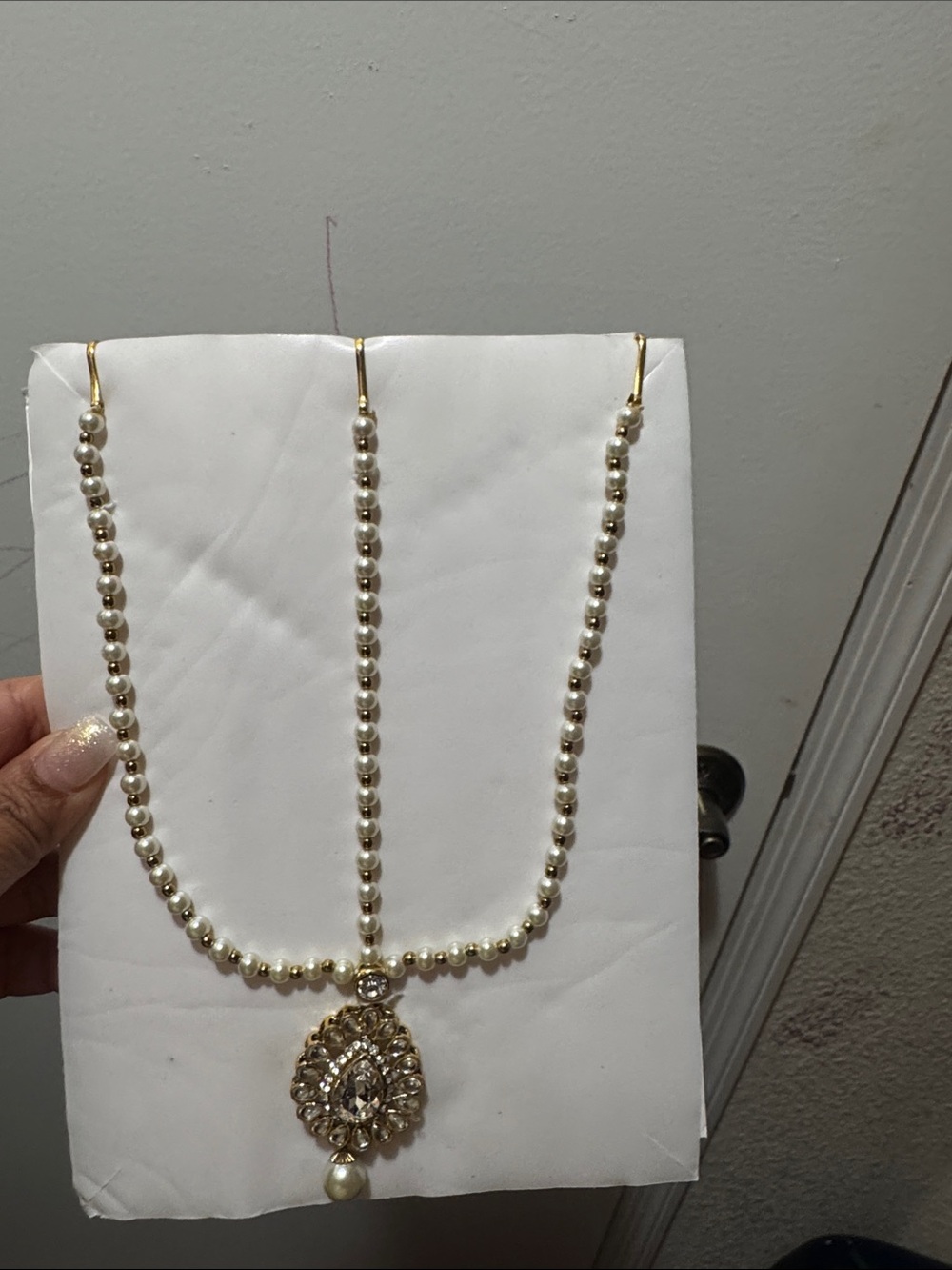 Classic Pearl and Gold Teardrop head accessories
